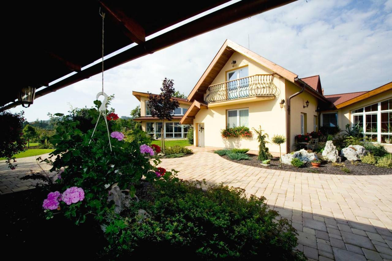 Vila Valča Exteriér fotografie