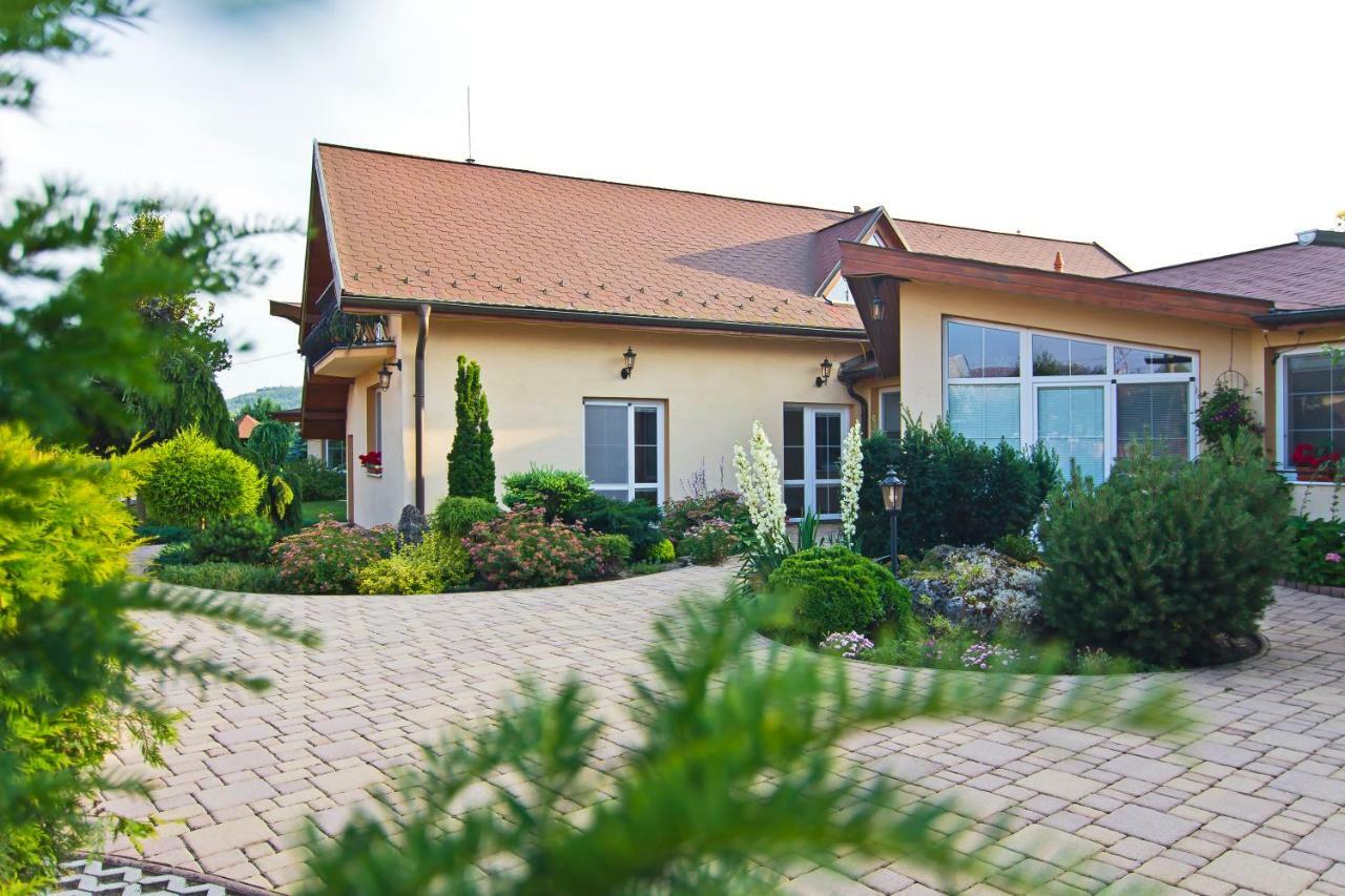 Vila Valča Exteriér fotografie